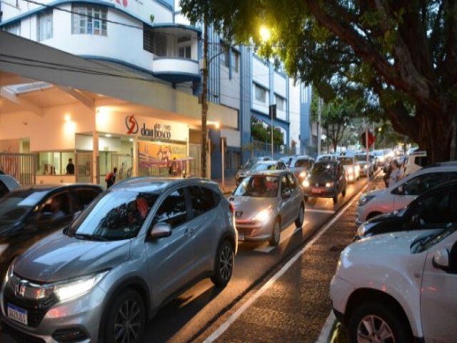 Licenciamento de veculos com placas de final 6 deve ser pago em julho