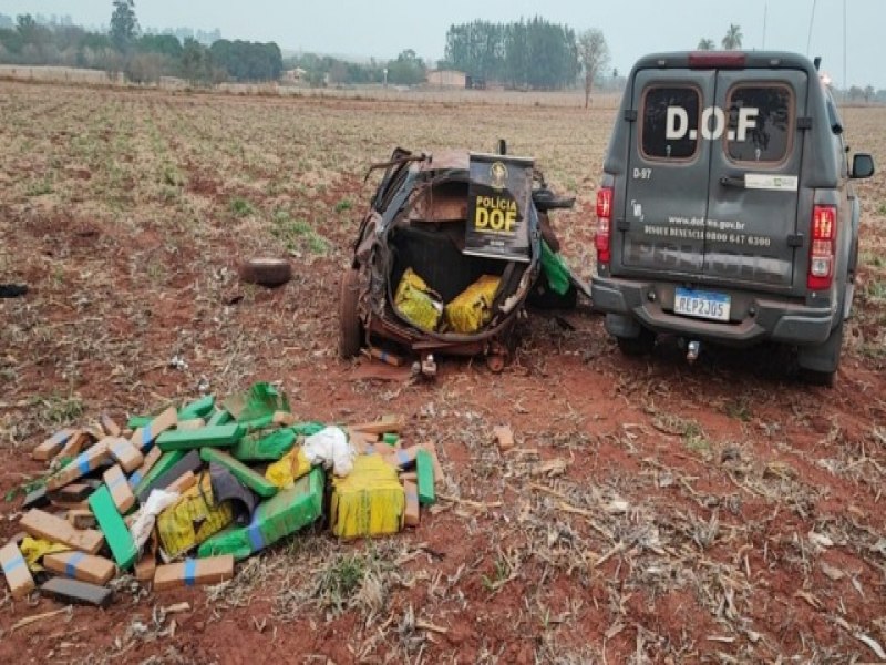 Traficante de 25 anos morre aps tentar fugir do DOF e capotar carro entre Sidrolndia e Maracaju