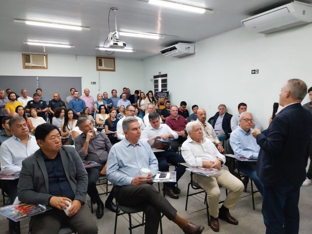 Encontro empresarial em Ibina rene cerca de 60 pessoas