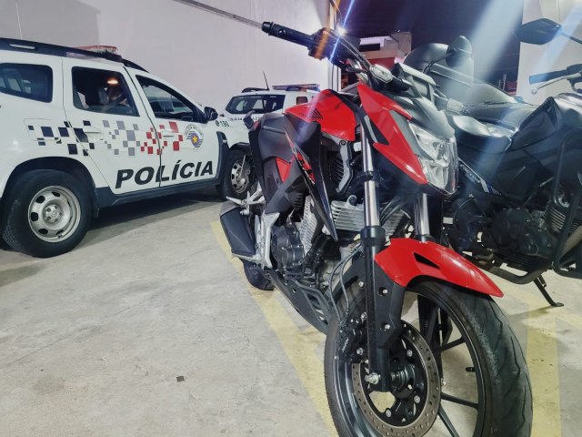 Motocicleta  furtada  localizada pela PM no bairro Habiteto