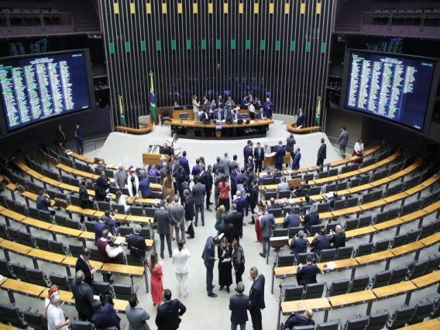 Cmara aprova regras para suspenso cautelar do mandato de deputado federal 