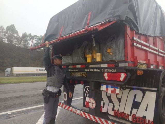 Polcia Militar Rodoviria apreende carga de celulares avaliada em R$ 2 milhes na Castelo Branco em Sorocaba