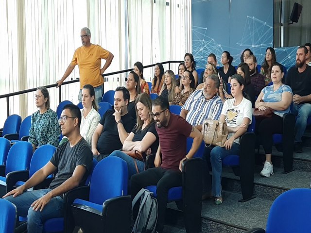 Projeto de mdulos de direo da Rede Municipal de Ensino de Sorocaba  retirado da pauta e profissionais protestam