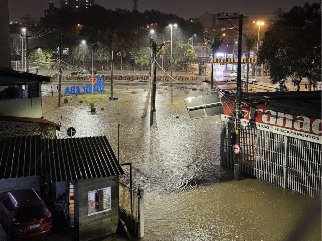 Chuva intensa registrada na noite desta quarta-feira em Sorocaba mantm equipes da Defesa Civil  mobilizadas na manh desta quinta-feira