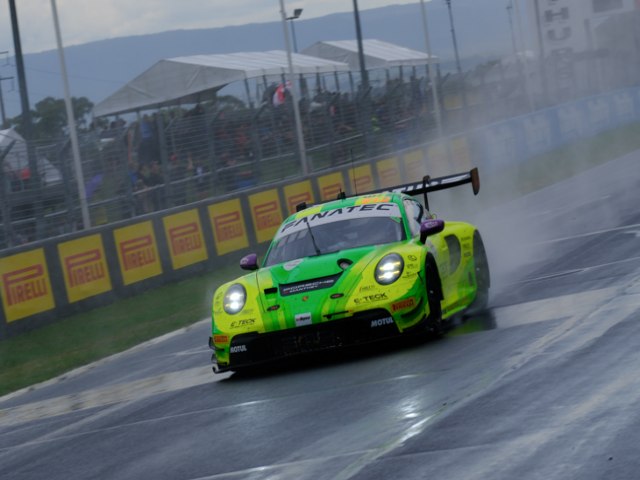 Equipe Manthey EMA Porsche vence as 12h de bathurst em meio a uma corrida catica