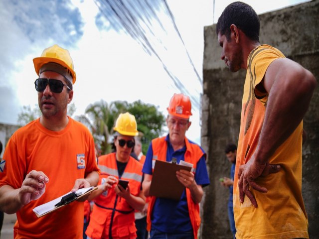 Prefeitura de Fortaleza atende ocorrncias causadas pelas chuvas.