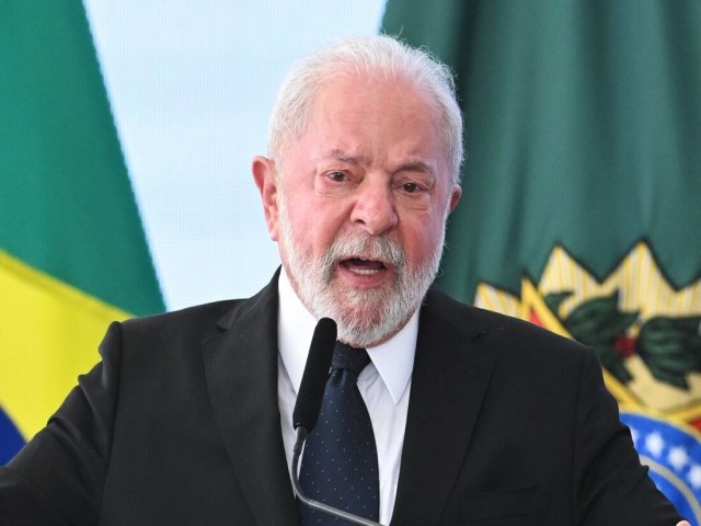 Lula diz que Governo vai avaliar criao de linha de crdito para motoristas de aplicativo.