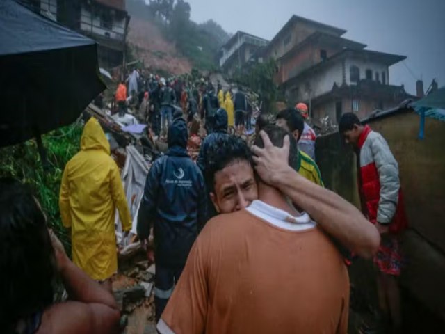 Chuva no RJ j deixou sete mortos na Baixada Fluminense e nas regies Serrana e dos Lagos