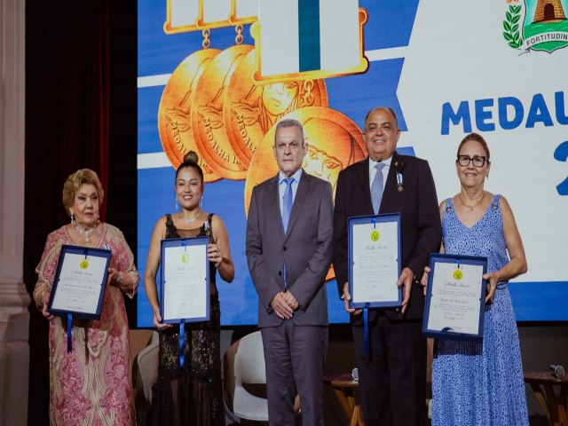 Prefeito Sarto entrega 7 Medalha Iracema em celebrao ao aniversrio de 298 anos de Fortaleza