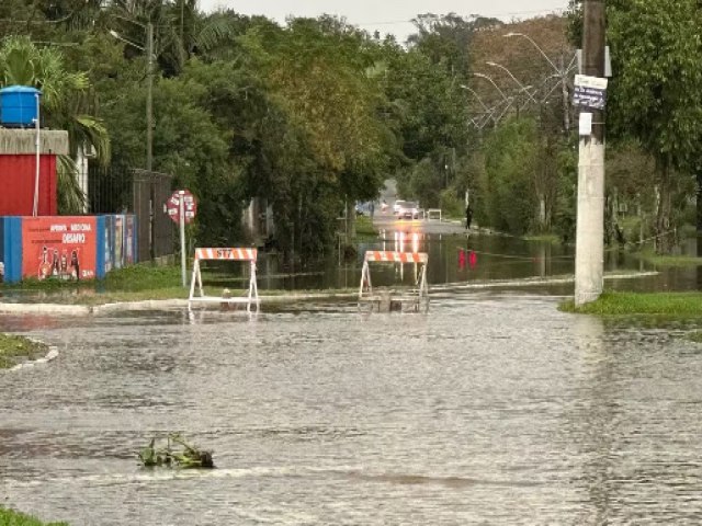 Temporais no RS: Climatempo alerta para 'perigo extremo de tempestades' no Sul do estado; pessoas so retiradas de casa