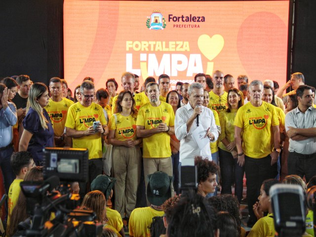 Prefeitura de Fortaleza lanou o Movimento Fortaleza Limpa, com a participao de mais de 10 mil agentes