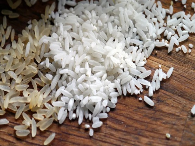 Por que o Brasil est recorrendo  importao de arroz e por que os preos aumentaram mais de 20% em um ano?