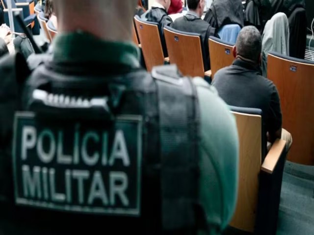 Um subtenente da PM foi condenado a 16 anos de priso por homicdio de um vizinho e por balear um jovem em Fortaleza