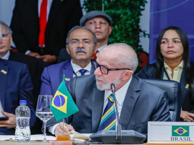 Governo brasileiro cita 'carter pacfico' de eleies na Venezuela, mas diz acompanhar apurao 'com ateno'.