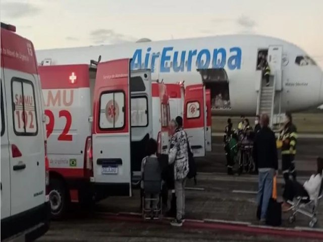 Turbulncias deixam 30 feridos e obrigou avio a fazer pouso de emergncia em Natal