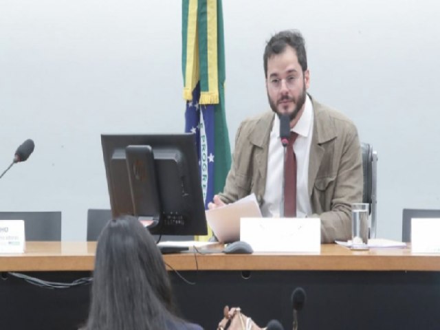 Viva de preso do 8 de Janeiro discute com Tlio Gadlha