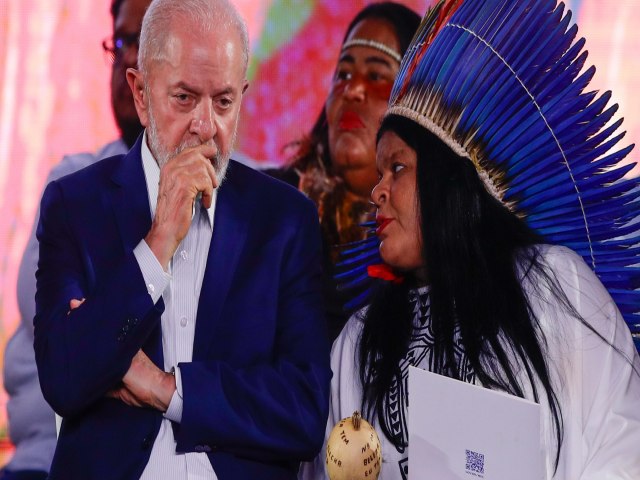 Indios Tupinamb Reencontram Manto Sagrado Aps 335 Anos na Europa