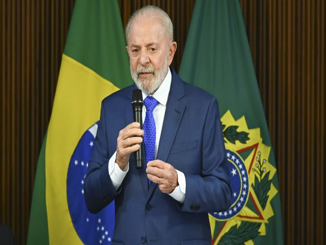 Lula volta a defender salrio mnimo e rebate crticas sobre gastos do governo