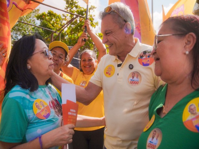 Sarto celebra transformaes na Messejana durante caminhada no Conjunto So Bernardo: um combo na educao, sade, empreendedorismo