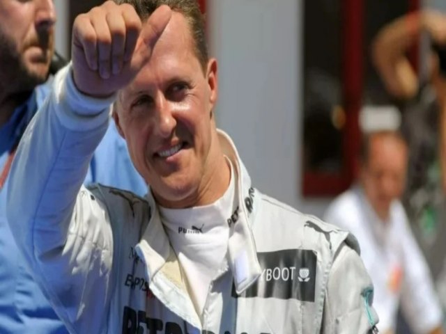 Michael Schumacher faz sua primeira apario aps 11 anos de seu acidente.