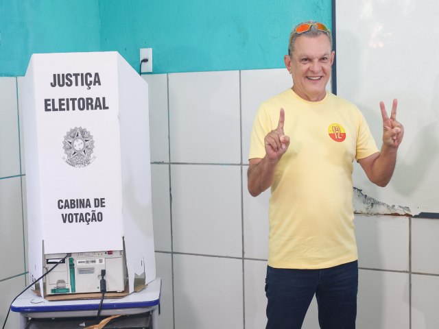 Candidato  reeleio, Sarto vota em escola no Luciano Cavalcante e diz que estar no 2 turno; Prefeito defendeu projeto por amor a Fortaleza