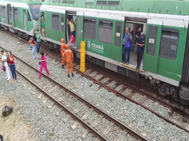 Metr de Fortaleza enfrenta problemas mecnicos, resultando em passageiros passando mal devido ao calor.