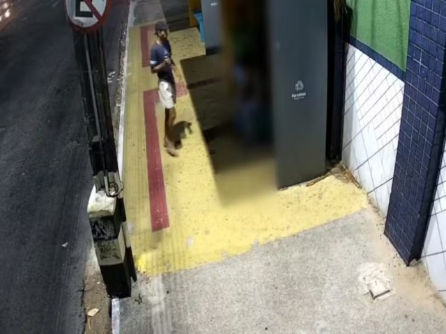 Vdeo: Criminoso realiza assaltos em parada de nibus por trs dias seguidos em Fortaleza