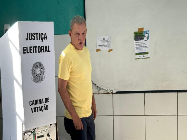 Prefeito Jos Sarto vota e declara neutralidade no segundo turno em Fortaleza