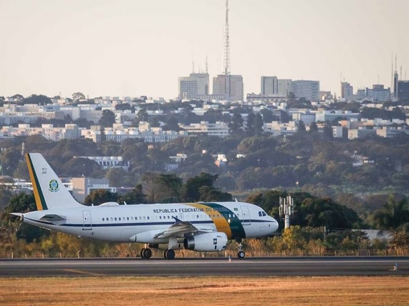 Piloto do avio de Lula pediu bombeiros antes de pousar no Mxico