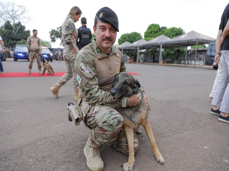 Ces da Polcia Militar do DF recebem homenagem antes de aposentadoria