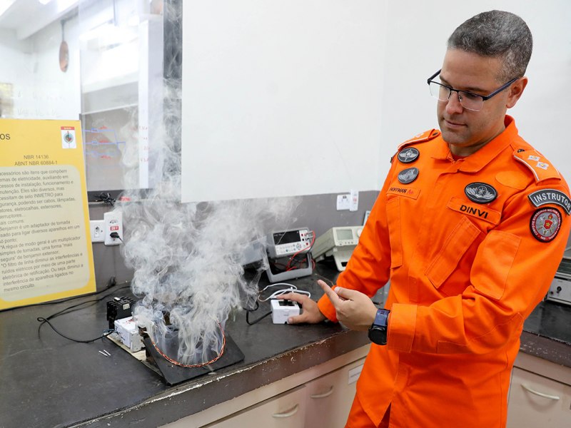 Com laboratrios de ponta e bombeiros capacitados, DF  referncia na investigao de incndios