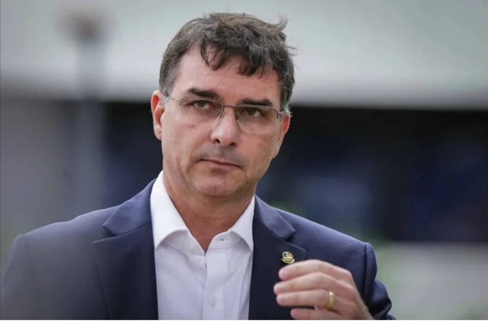 TSE suspende pesquisa que registrou queda de Fl�vio Bolsonaro
