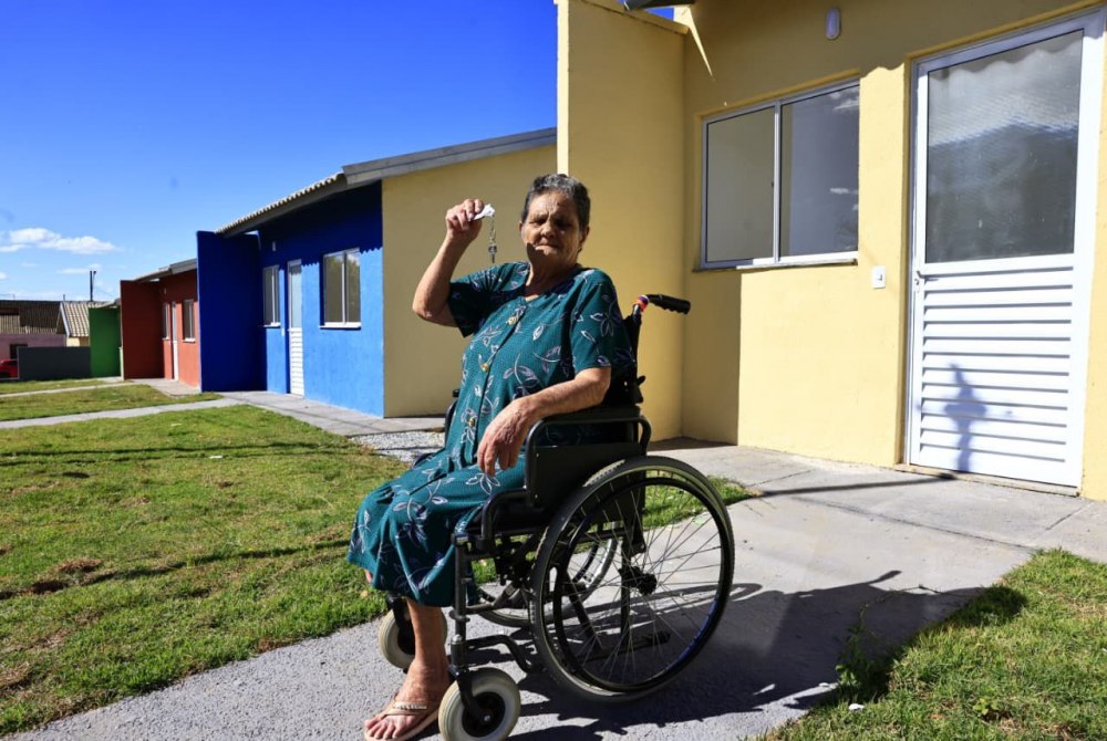 Fam�lias de Tr�s Ranchos e Ouvidor recebem chaves das moradias