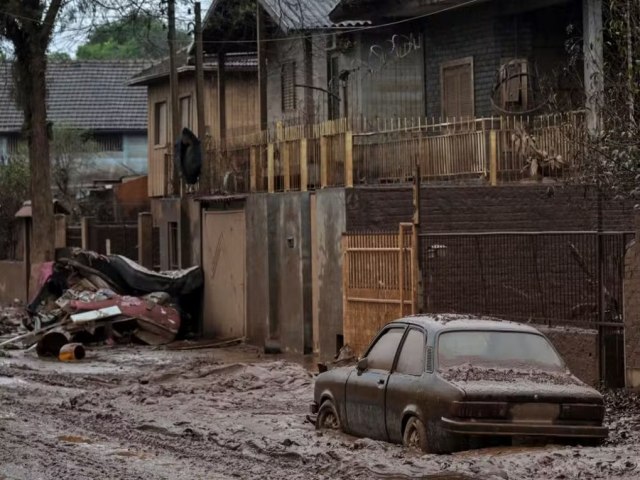 Tomadas por lama, cidades do Vale do Taquari enfrentam dificuldades para restabelecer servios e acessos aps enchente