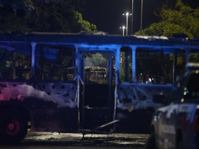 nibus incendiado em Porto Alegre estava cedido para transporte de desabrigados e desalojados