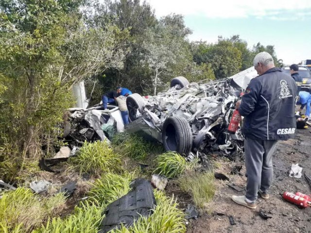 Empresria de banda e dois homens morrem aps coliso entre carros de luxo em Pantano Grande