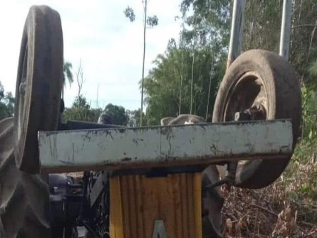 Homem morre esmagado por trator em uma madereira