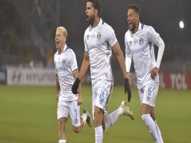 Grmio vence Huachipato e garante classificao para as oitavas da Libertadores