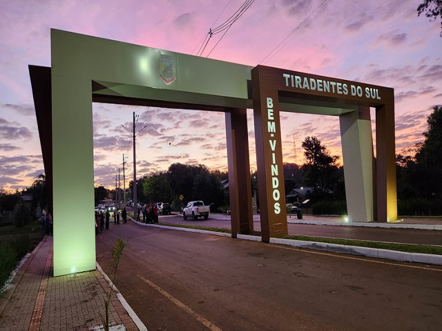 Tiradentes do Sul celebra a inaugurao do Novo Prtico Municipal