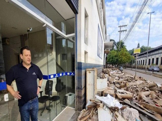 Prejuzo milionrio e receio de inundaes geram sada de empresas no 4 Distrito, em Porto Alegre