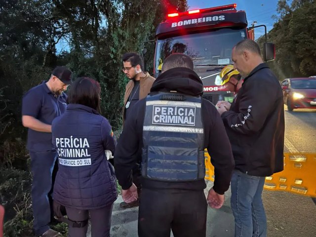 Corpo de homem desaparecido  encontrado dentro de carro capotado