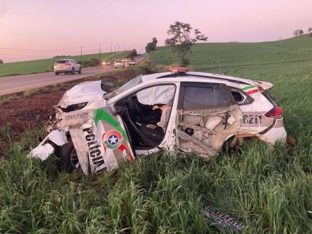 Homem esfaqueia companheira e colide contra viatura durante fuga