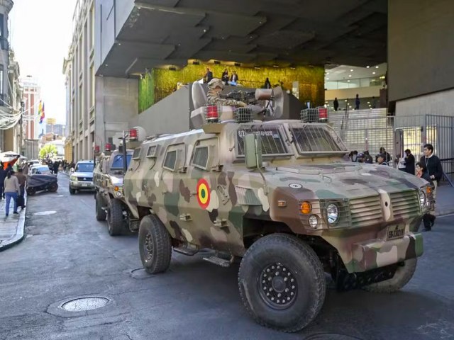 Militares tentam dar golpe de Estado na Bolvia e invadem palcio do governo