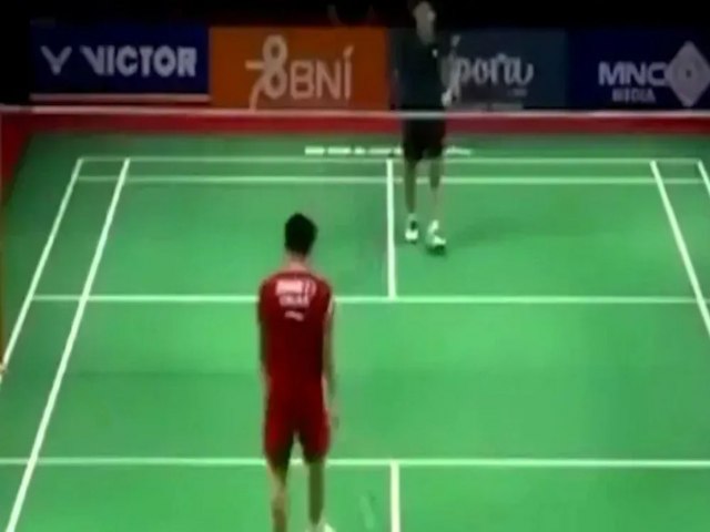 Atleta de badminton morre aos 17 anos aps passar mal em quadra