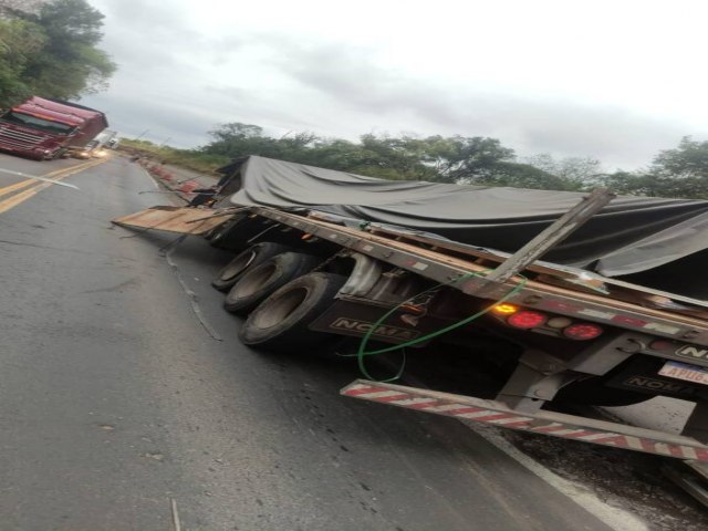 Choque entre Carretas interrompe trfego na BR 386