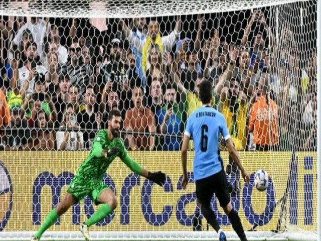 Brasil perde para Uruguai nos pnaltis e est fora da Copa Amrica