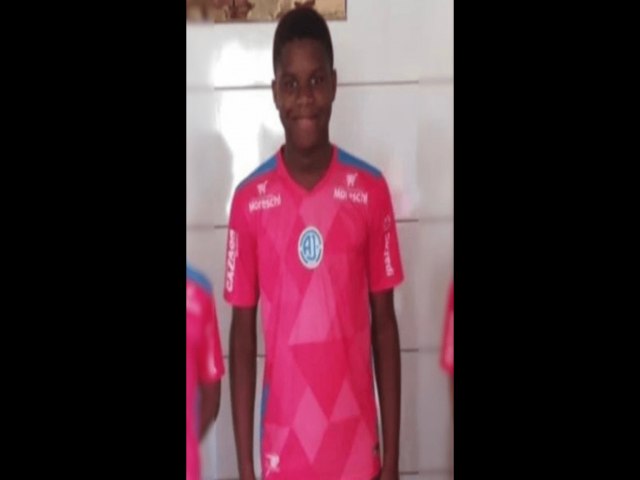 Jovem de 12 anos sofre ataque cardaco fatal durante partida de futsal