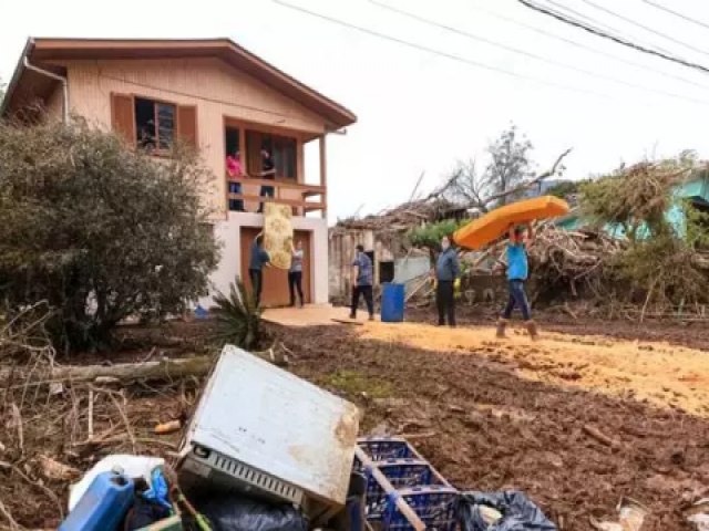 Governo suspeita de 300 mil fraudes em pedidos do Auxlio Reconstruo no Rio Grande do Sul