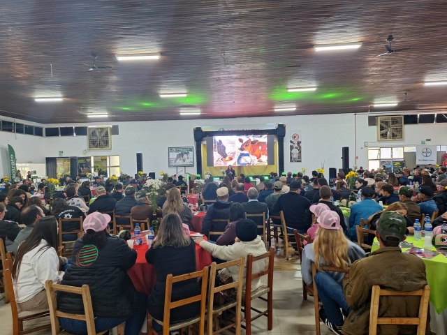 Temas fundamentais para produtores de leite foram debatidos em seminrio regional promovido pela Cotricampo