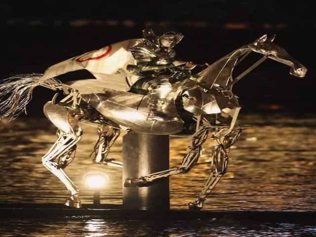 Paris 2024  o cavalo de metal 